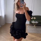 Vestido mini de mujer – Satén liso – Corte entallado – Un hombro con volantes