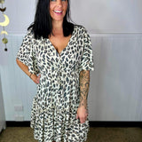Vestido de mujer - Estampado floral - Corte acampanado - Cuello en V - Mangas cortas con volantes