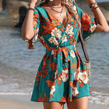 Mono corto de mujer – Escote cruzado – Mangas con volantes – Cinturón para anudar – Estampado floral