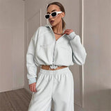 Conjunto de mujer – Corte extragrande – Sudadera con capucha y cremallera – Pantalón ancho – Detalle en contraste