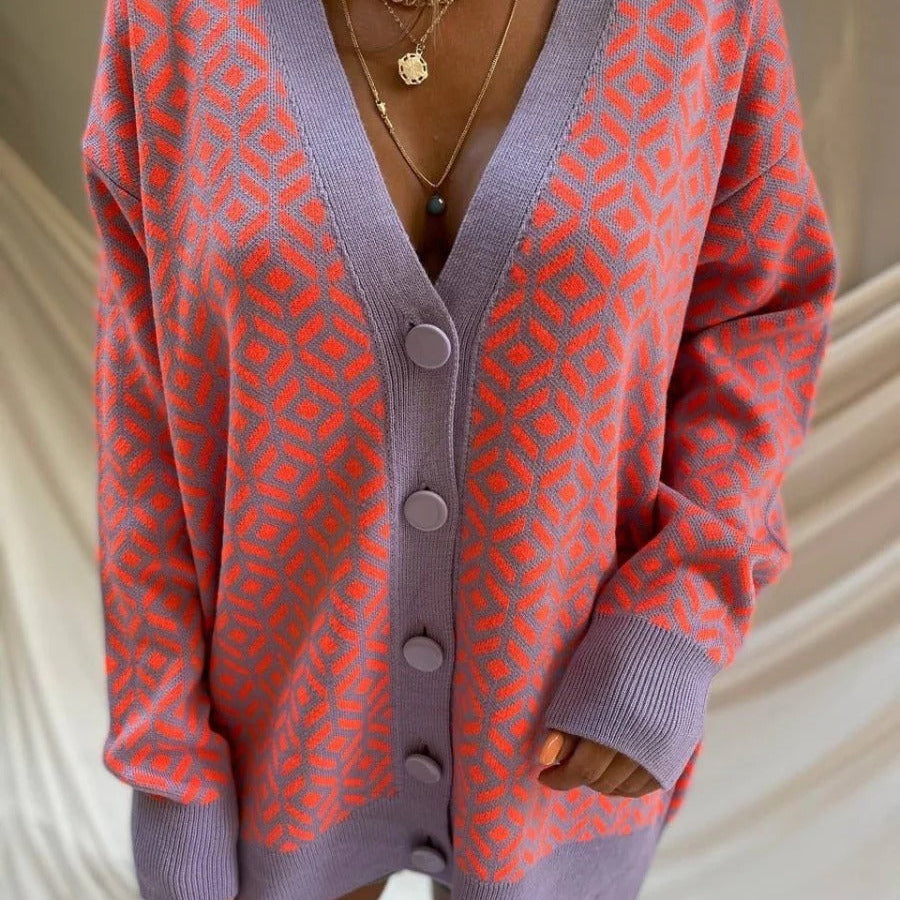 Cárdigan de mujer – Corte oversize – Lana – Cuello en pico – Estampado geométrico – Abotonado