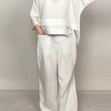 Conjunto informal para mujer: Top holgado con cuello en V, pantalones anchos de cintura alta y lino y algodón.