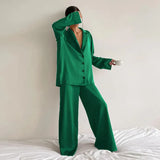 Pijama de mujer – Satén suave – Corte holgado – Camisa abotonada – Pantalones anchos