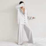 Pijama de mujer – Satén suave – Corte holgado – Camisa abotonada – Pantalones anchos