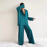 Pijama de mujer – Satén suave – Corte holgado – Camisa abotonada – Pantalones anchos