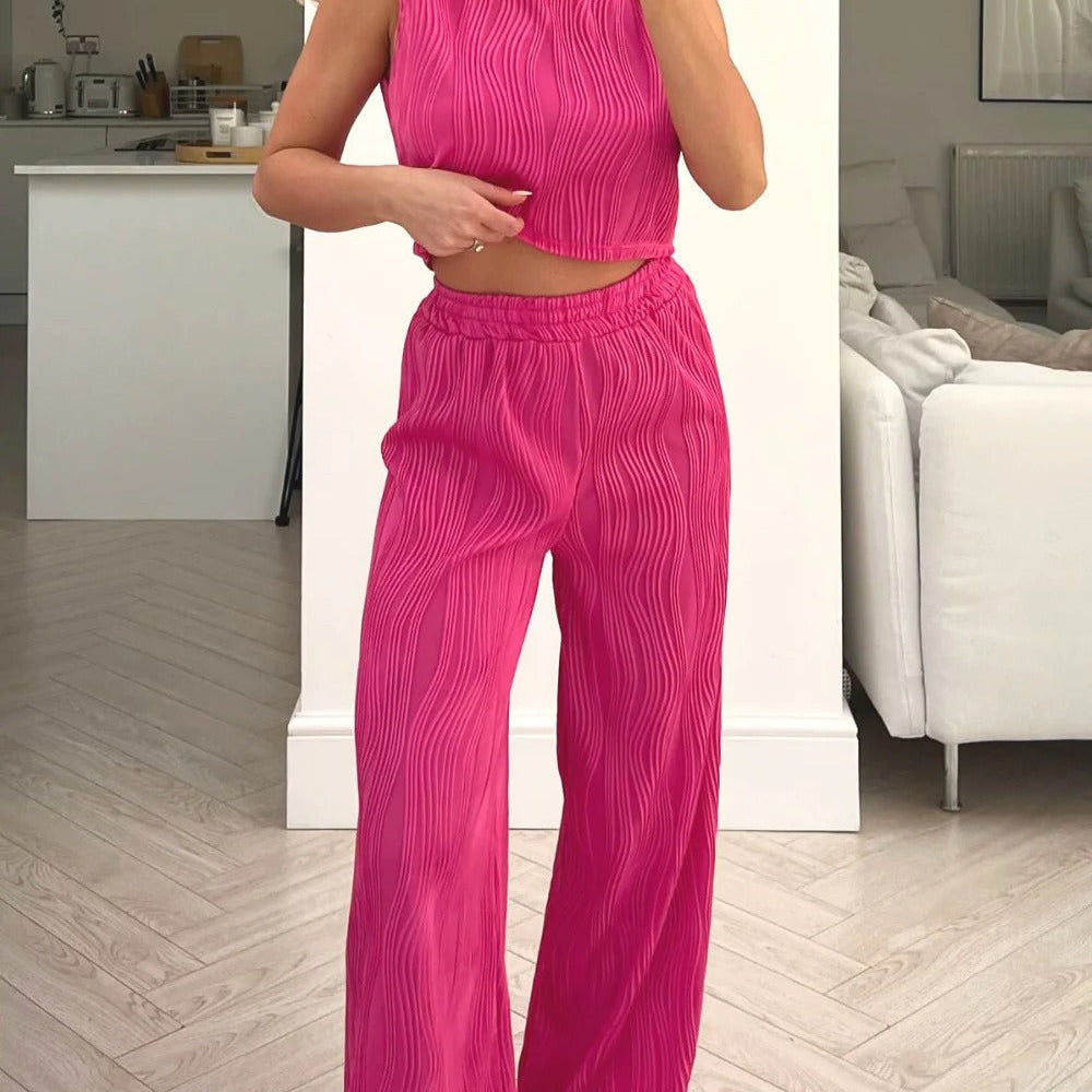 Conjunto de dos piezas para mujer: Top corto sin mangas de canalé y pantalón fluido de cintura alta.