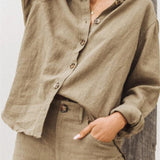 Camisa de mujer – Corte relajado – Lino de algodón – Mangas largas – Cuello clásico abotonado