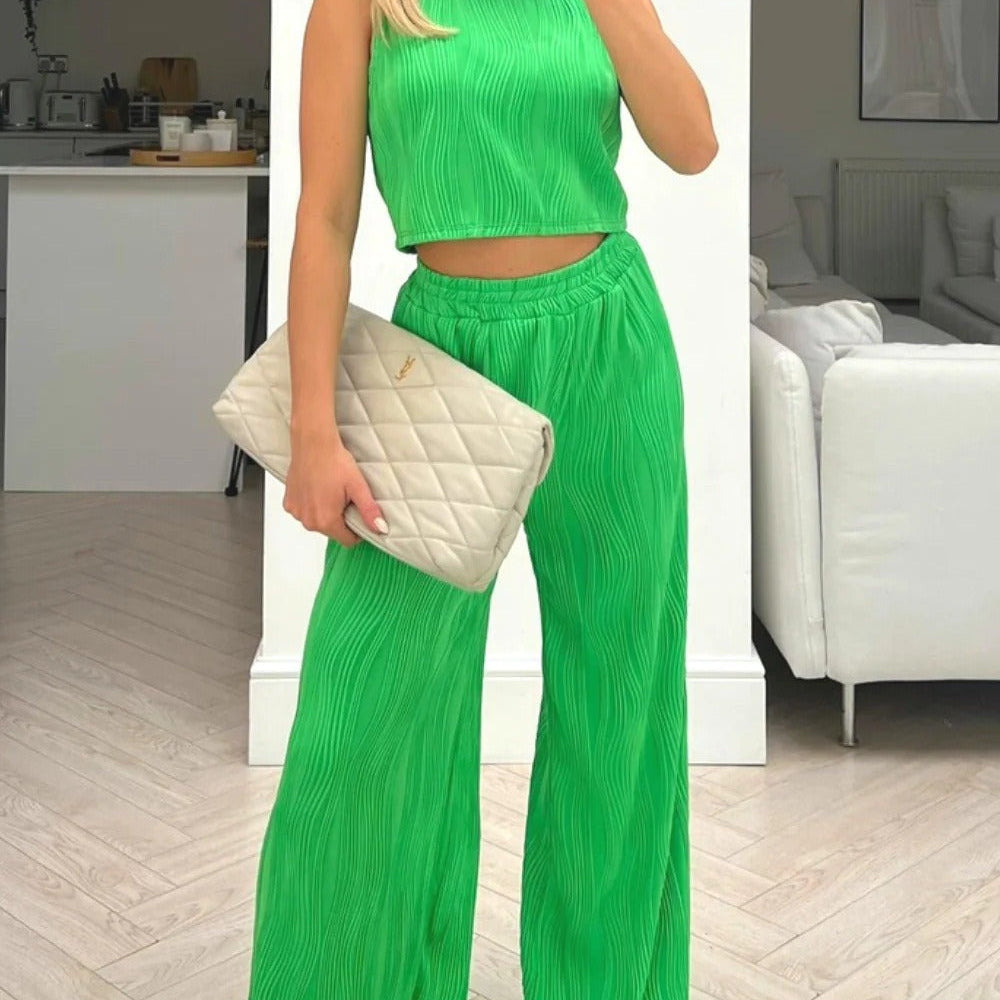 Conjunto de dos piezas para mujer: Top corto sin mangas de canalé y pantalón fluido de cintura alta.