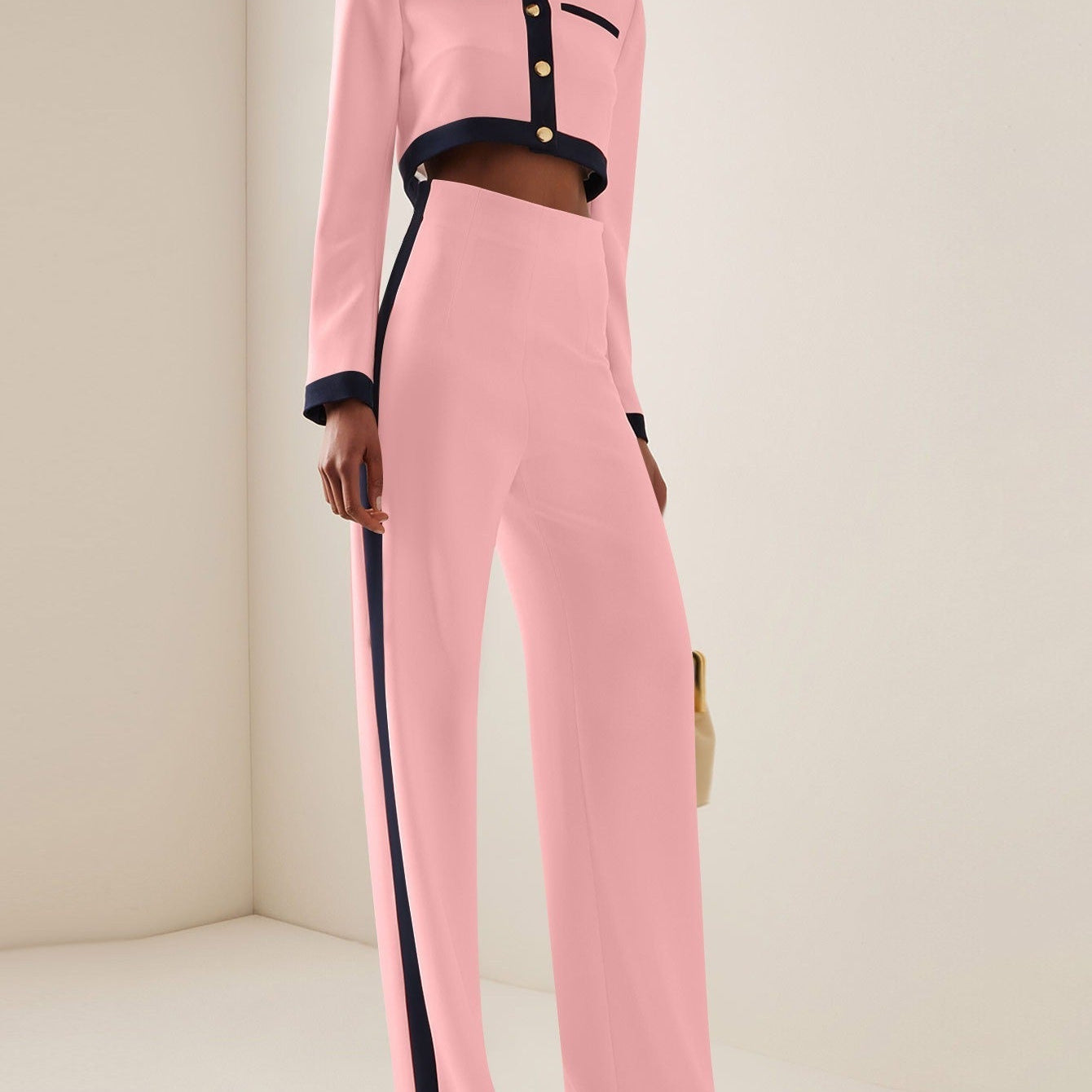Blazer de mujer – Corte corto entallado – Mangas largas – Elegantes detalles en contraste