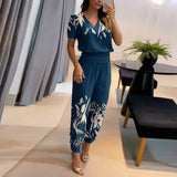 Conjunto de dos piezas para mujer: Top de manga corta con cuello en V y pantalón ajustado con estampado floral.