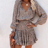 Vestido de mujer – corte evasé – mangas largas – escote en pico – estampado – cintura fruncida