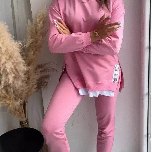 Conjunto de ropa de estar por casa para mujer: sudadera de cuello redondo extragrande y pantalones deportivos ajustados. Mezcla de algodón transpirable.