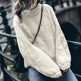 Suéter de mujer – Punto grueso – Corte oversize – Cuello alto – Mangas caladas
