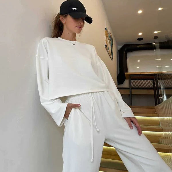 Conjunto deportivo para mujer: Top corto de manga larga y pantalón con cintura elástica.