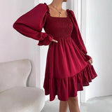 Vestido corto de mujer – Escote cuadrado – Mangas largas abullonadas – Bajo con volantes