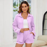Conjunto de dos piezas para mujer: camisa holgada con botones y pantalones cortos de cintura alta, efecto algodón.