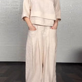 Conjunto informal para mujer: Top holgado con cuello en V, pantalones anchos de cintura alta y lino y algodón.