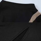 Vestido de manga larga con abertura irregular.