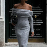 Vestido maxi ajustado en tejido de punto con escote de hombros descubiertos y manga larga