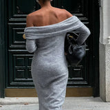 Vestido maxi ajustado en tejido de punto con escote de hombros descubiertos y manga larga