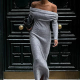 Vestido maxi ajustado en tejido de punto con escote de hombros descubiertos y manga larga