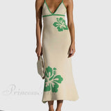 Vestido midi sexy con tirantes de malla, espalda abierta y escote en pico.
