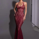 Vestido largo ajustado de encaje con cuello halter