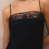 Vestido de tirantes de encaje con patchwork negro