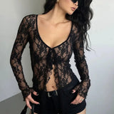 Blusa tipo cárdigan de encaje transparente con cierre de lazo