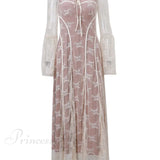 Vestido midi con mangas acampanadas y detalles de cordones.