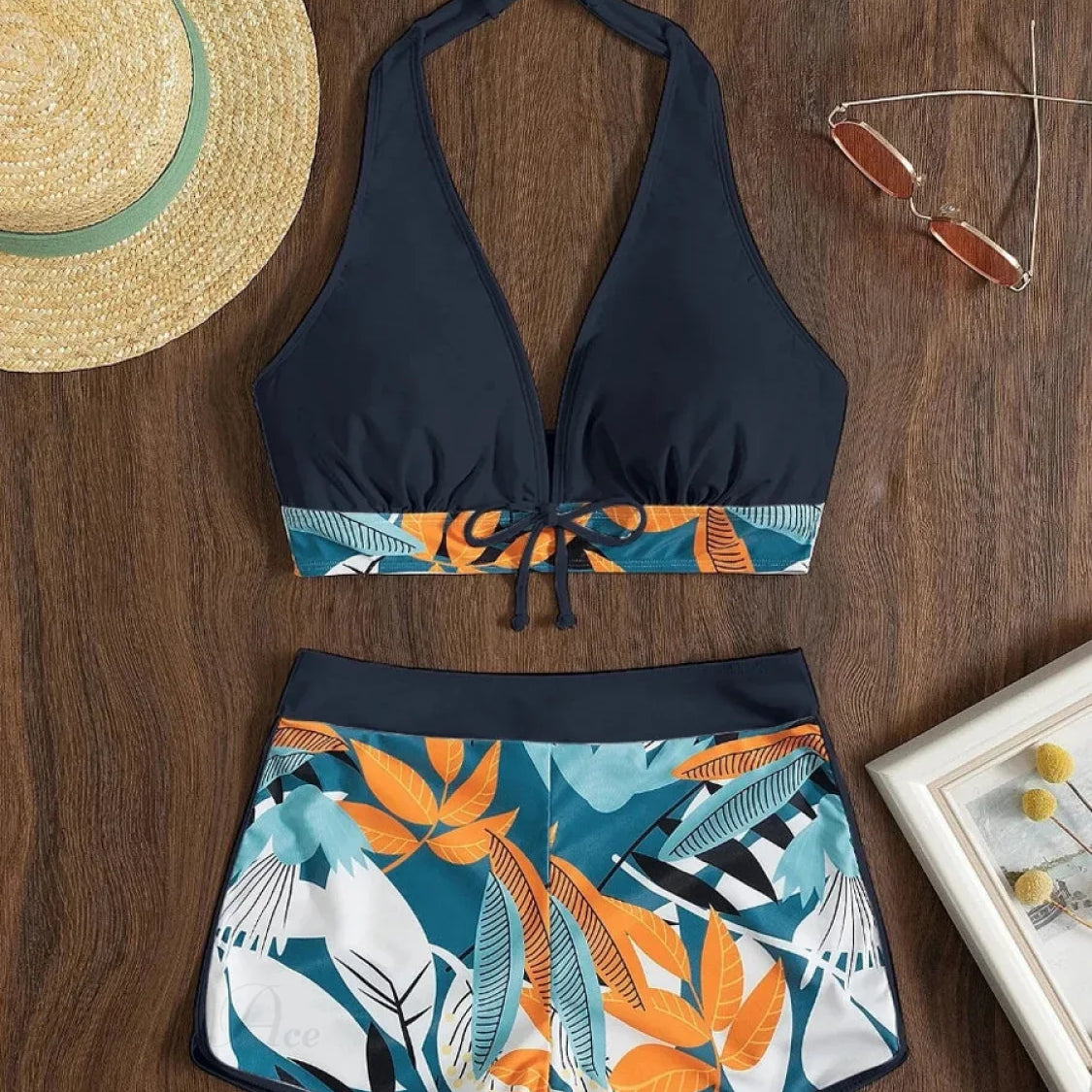 Conjunto de dos piezas con espalda abierta y estampado de hojas anudadas