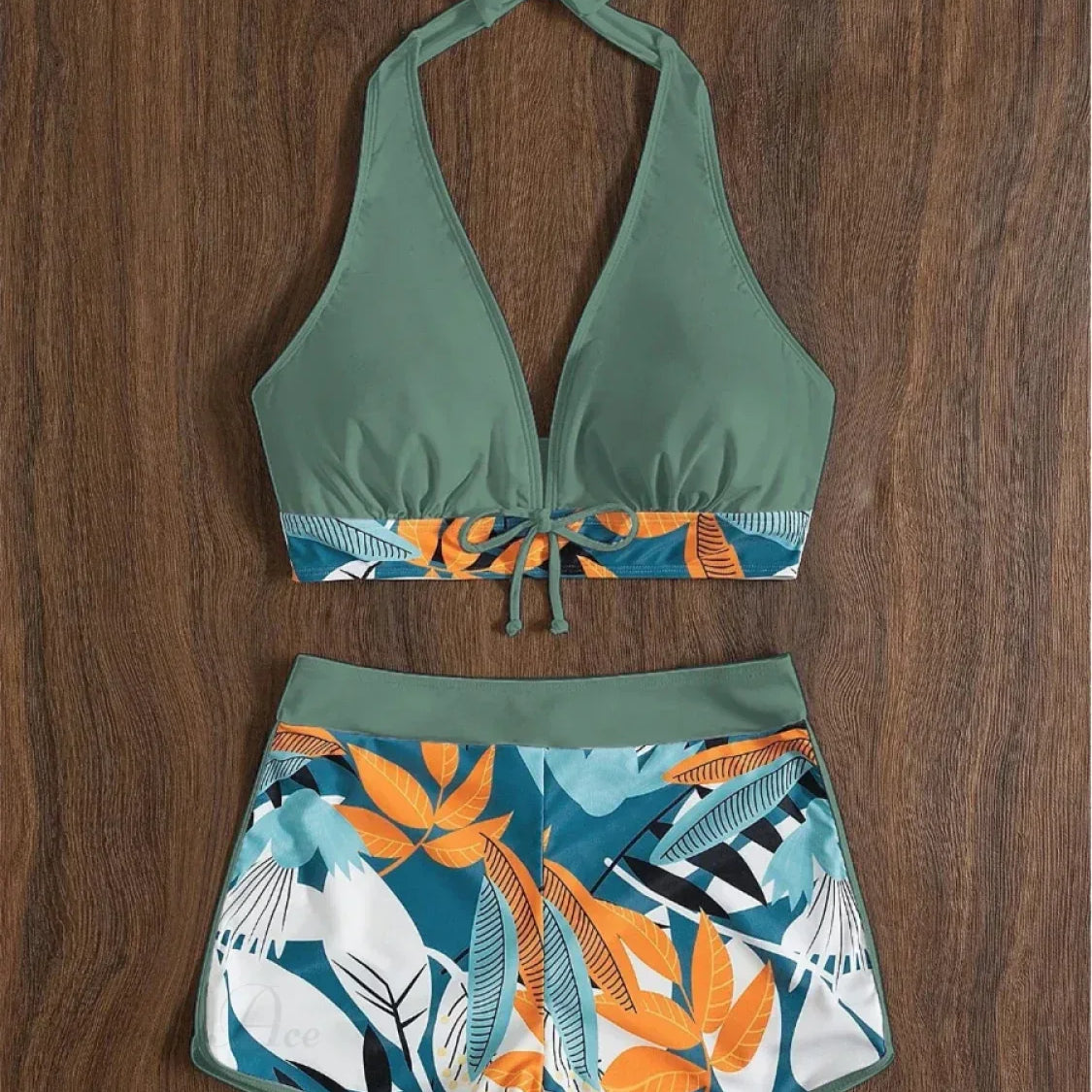 Conjunto de dos piezas con espalda abierta y estampado de hojas anudadas