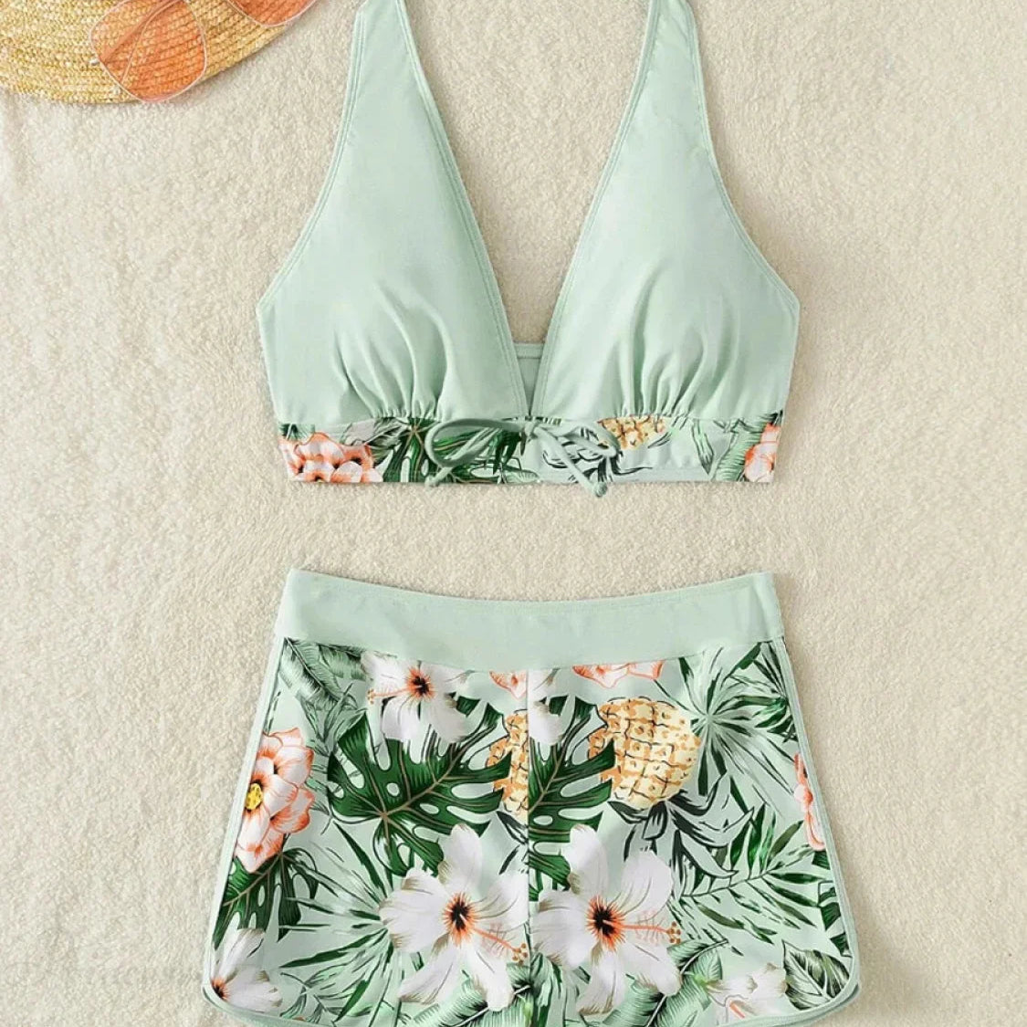 Conjunto de dos piezas con espalda abierta y estampado de hojas anudadas