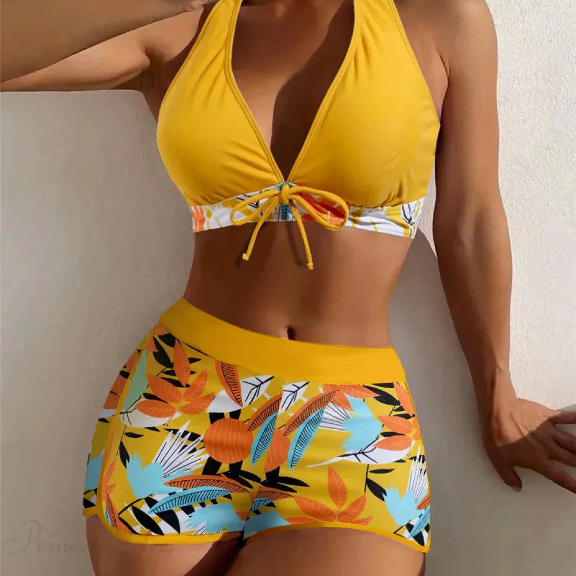 Conjunto de dos piezas con espalda abierta y estampado de hojas anudadas