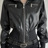 Chaqueta utilitaria oscura con bolsillos de cuero y patchwork