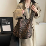 Bolso tote con estampado de leopardo coreano