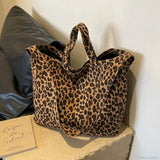 Bolso tote con estampado de leopardo coreano