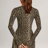 Vestido corto con estampado de leopardo, escote en pico y lazos cruzados