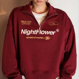 Sudadera oversize con media cremallera y cuello alto estampada con letras