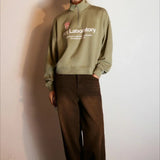 Sudadera oversize con media cremallera y cuello alto estampada con letras