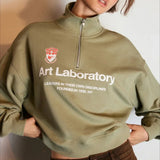 Sudadera oversize con media cremallera y cuello alto estampada con letras