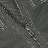 Sudadera con capucha de corte entallado con estampado de letras y cuello alto.