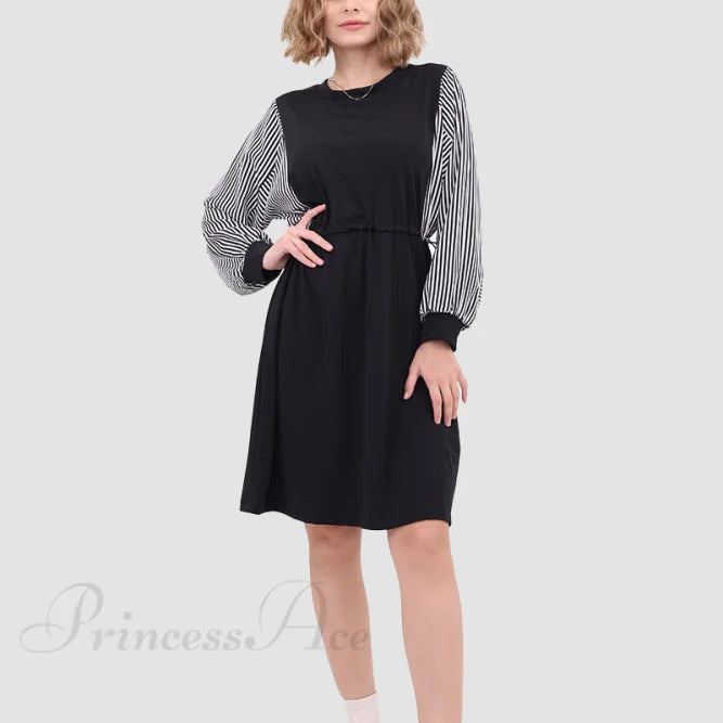 Vestido de manga larga con cintura elástica.