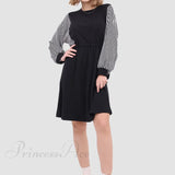 Vestido de manga larga con cintura elástica.