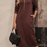 Vestido de manga larga con capucha y rayas