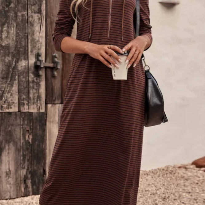 Vestido de manga larga con capucha y rayas