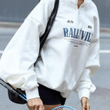 Sudadera deportiva holgada con cuello medio estampado.