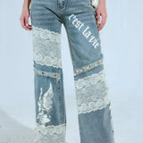 Elegantes jeans de pierna recta con cintura baja y panel de encaje.