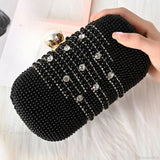 Pulsera de noche de lujo adornada con diamantes y perlas.
