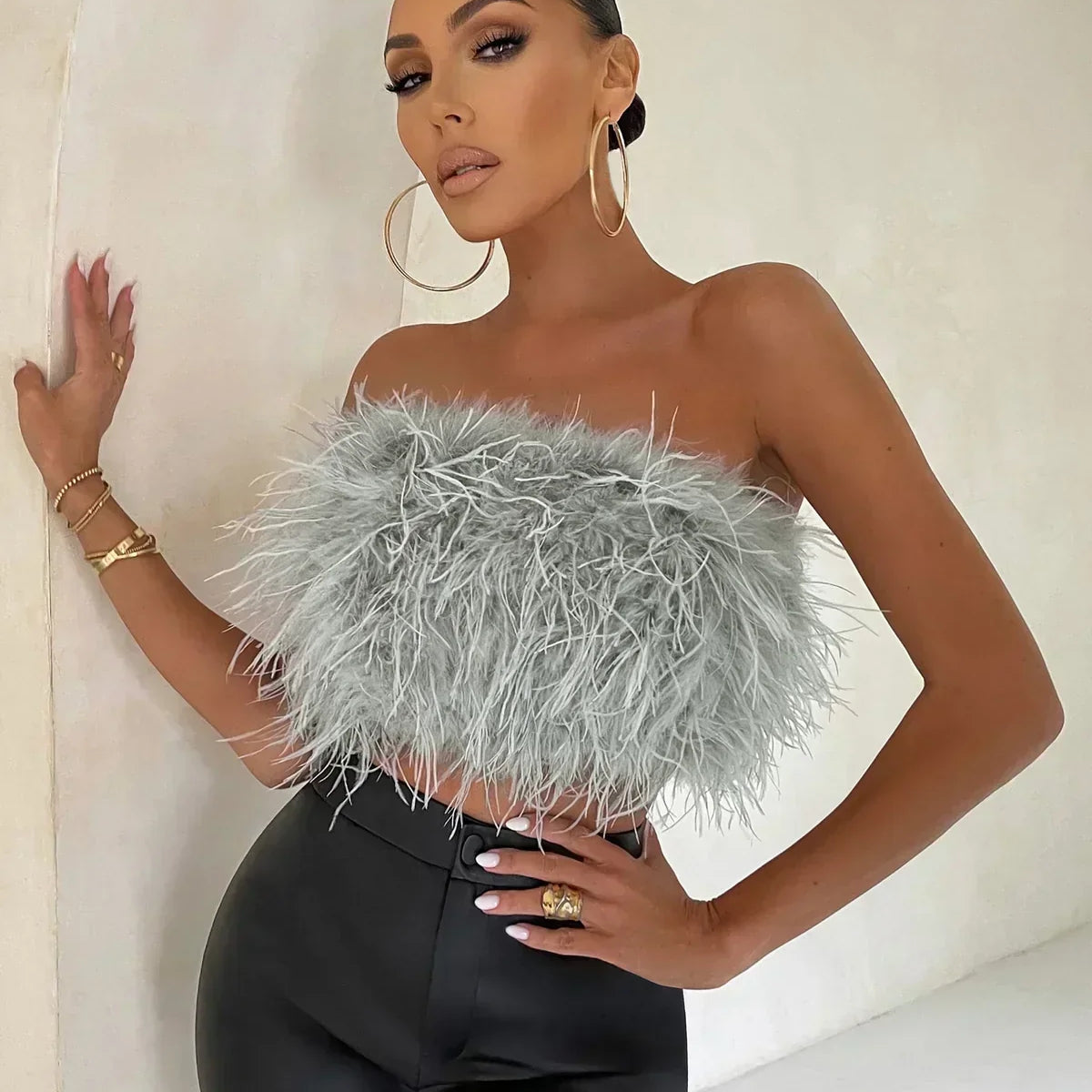 Top corto de mujer – Sin tirantes – Detalle de plumas – Corte ajustado elegante